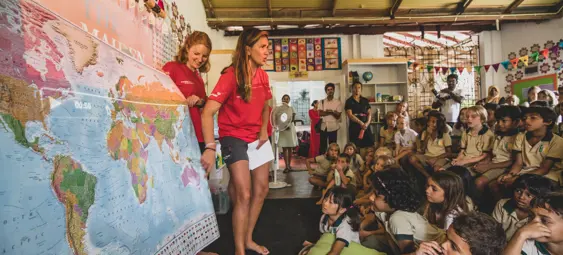 Maiden Crew på en skole i Sri Lanka